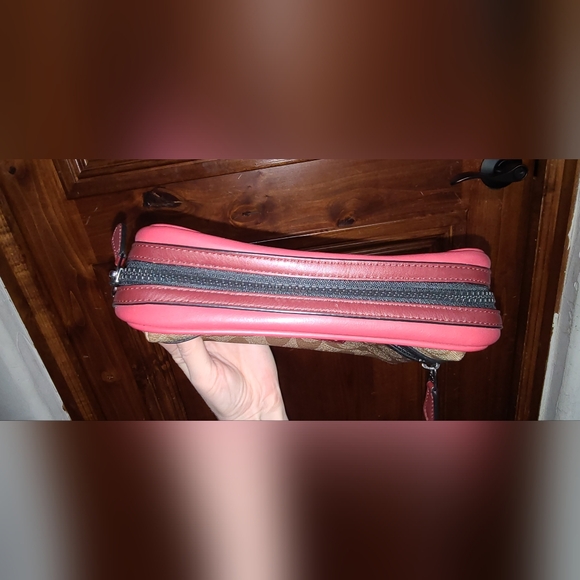 Coach Terrain Pouch Colorblock Signature Canvas Leather Pouch Bag Pu Unisex - Picture 6 of 12